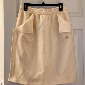 Knee length sporty skirt